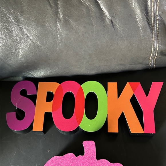 Vibrant 'Spooky' and 'EEK!' Halloween Sign Set - Picture 2 of 8